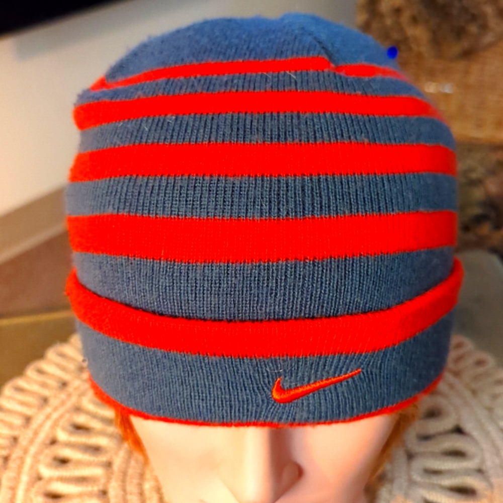 Nike Beanie - Picture 1 of 3